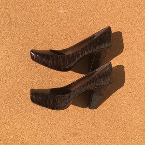 Vince Camuto brown patent leather heels sz 10